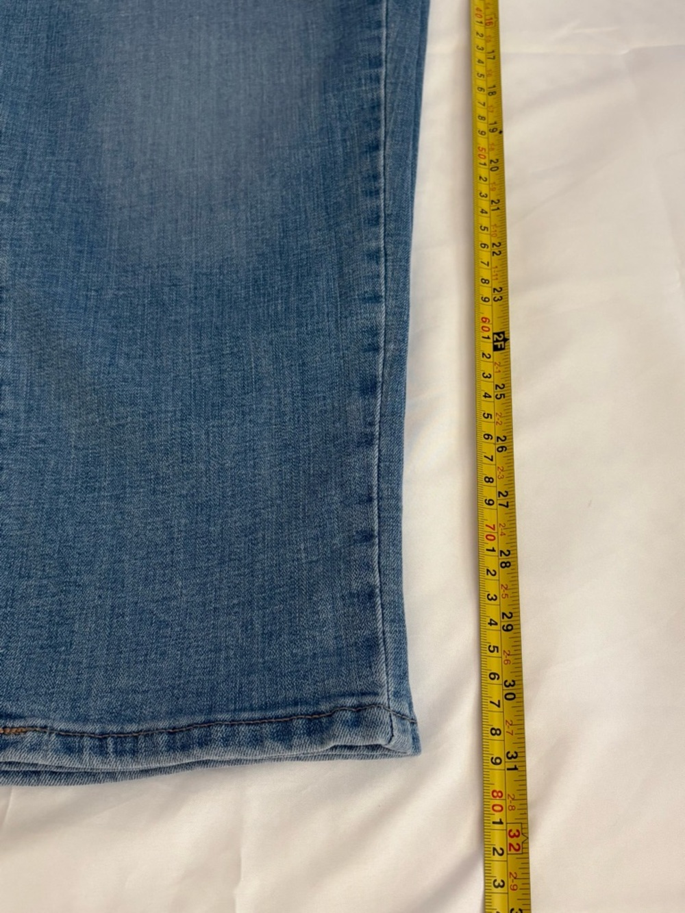 LEVI’S 🇺🇸 311SHAPING SKNY CAPRI Womens W32 MR Jeans Soft Relaxed Feel Light Wash - Picture 13 of 16